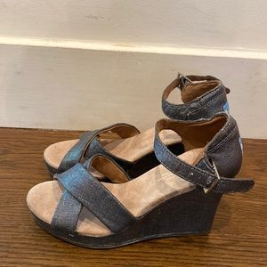 Toms platform sandals shimmery denim color size 6.5